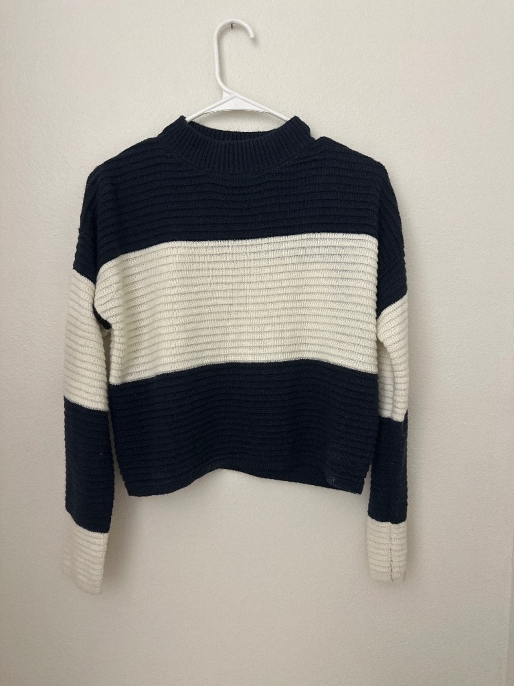 Forever 21 black and white sweater
